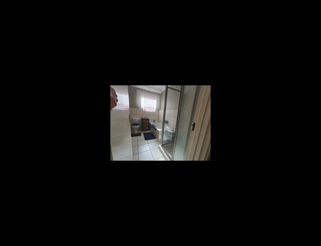 2 BEDROOM PROPERTY TO RENT IN SELECTION PARK